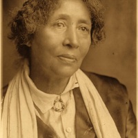 Lucy Eldine Gonzalez Parsons facing right.