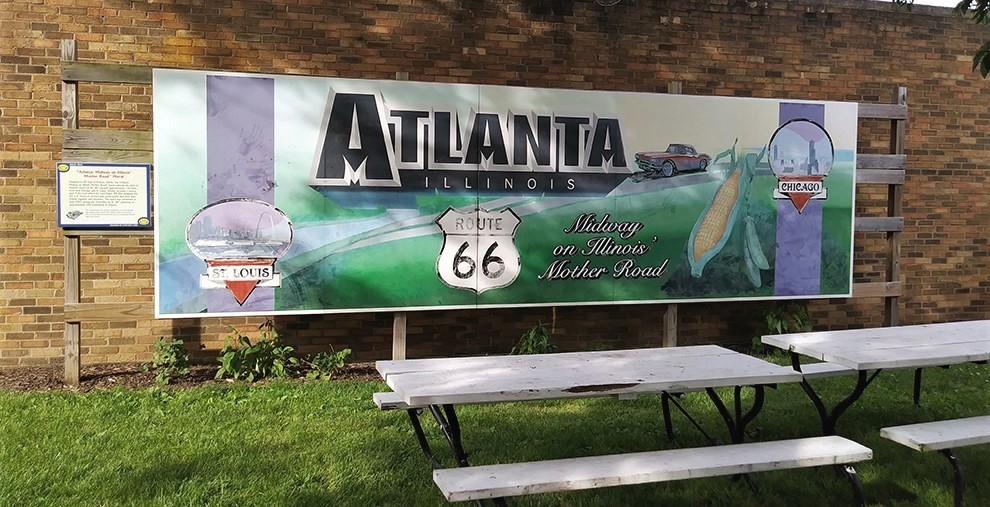 Photograph of a Route 66-themed mural in Atlanta, Illinois.