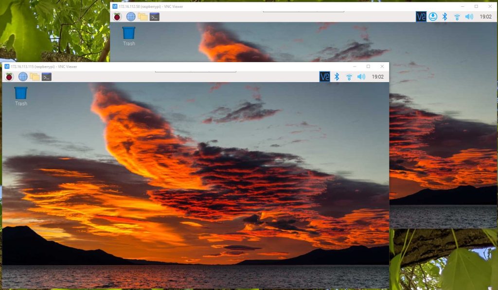 Raspberry Pi 3 and 400 VNC Viewer displays side-by-side